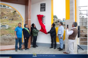 Revelación de placa cementerio Foto: AMASBA